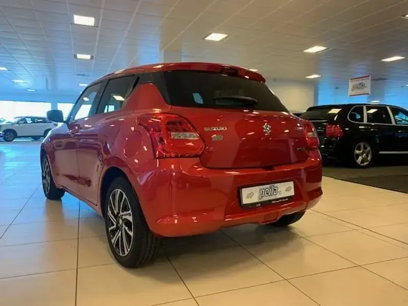 Usata Suzuki Swift 83 CV (61 kW) 2023 Rosso Utilitaria