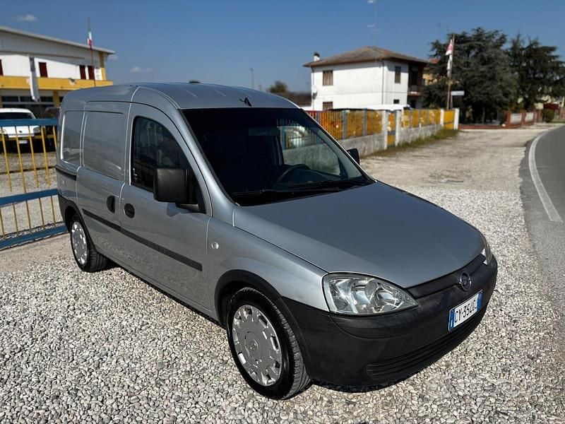 Usata Opel Combo 96 CV (70 kW) 2005 Grigio Monovolume