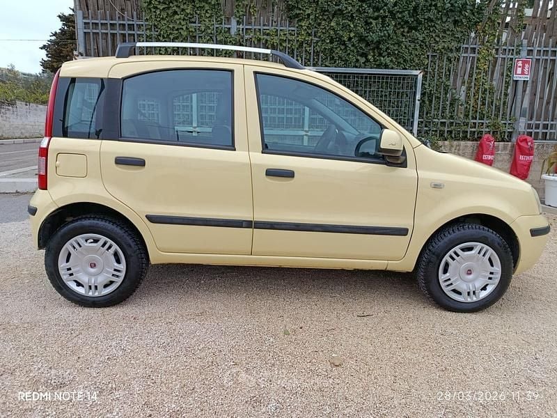Usata Fiat Panda Active 77 CV (56 kW) 2011 Giallo Utilitaria
