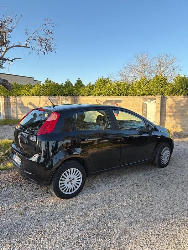 Usata Fiat Punto Easy 77 CV (56 kW) 2012 Nero Utilitaria