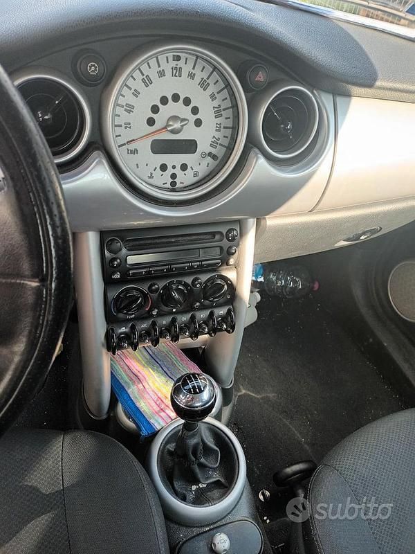 Usata Mini Cooper 116 CV (85 kW) 2005 Grigio Utilitaria