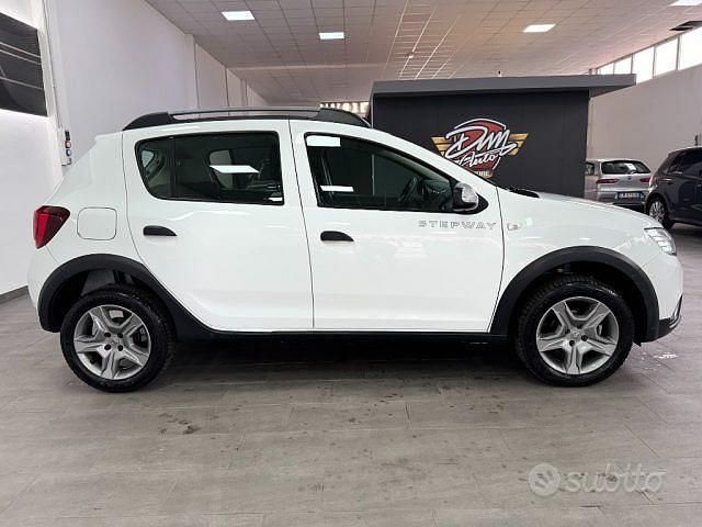 Usata Dacia Sandero Stepway 90 CV (66 kW) 2017 Bianco Berlina
