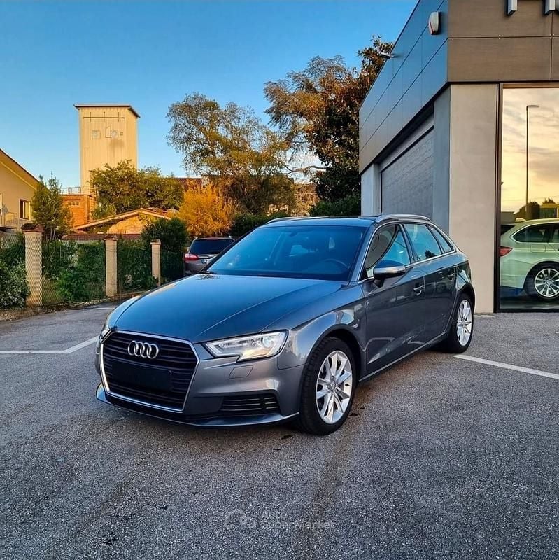 Usata Audi A3 Design 116 CV (85 kW) 2016 Grigio Berlina