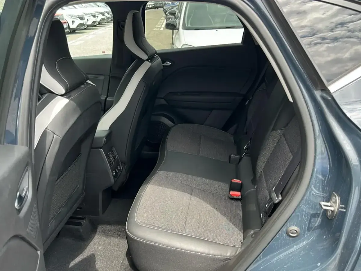 Usata Renault Captur Intens 101 CV (74 kW) 2023 Blu SUV