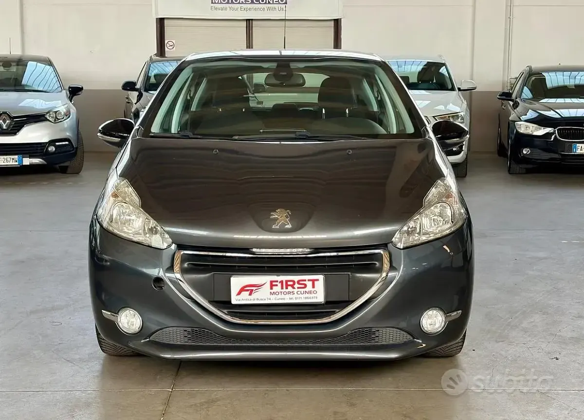 Usata Peugeot 208 Allure 82 CV (60 kW) 2014 Grigio Utilitaria