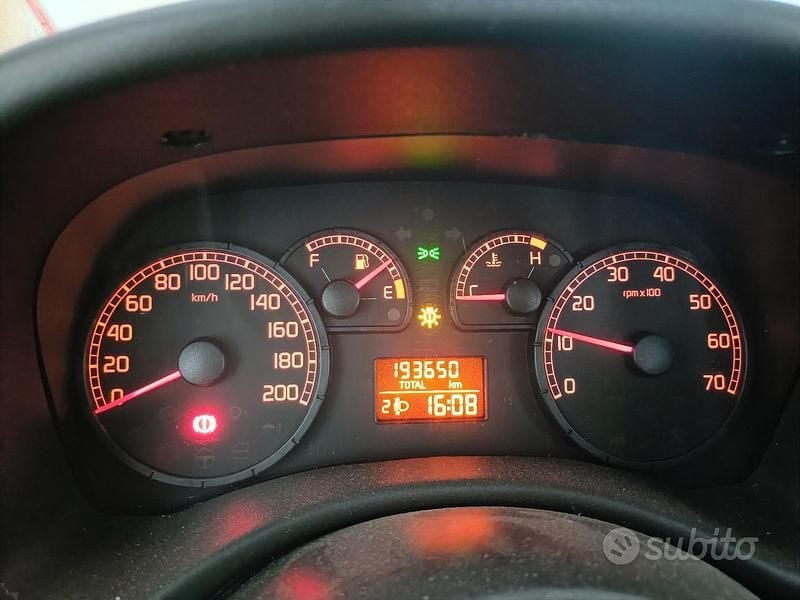 Usata Fiat Punto 60 CV (44 kW) 2004 Grigio Utilitaria