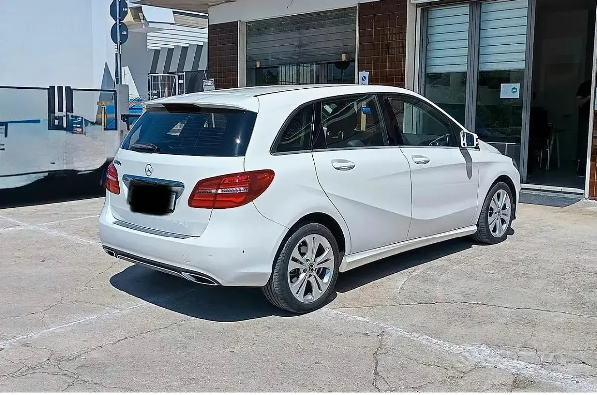 Usata Mercedes B200 Executive 136 CV (100 kW) 2017 Bianco Utilitaria