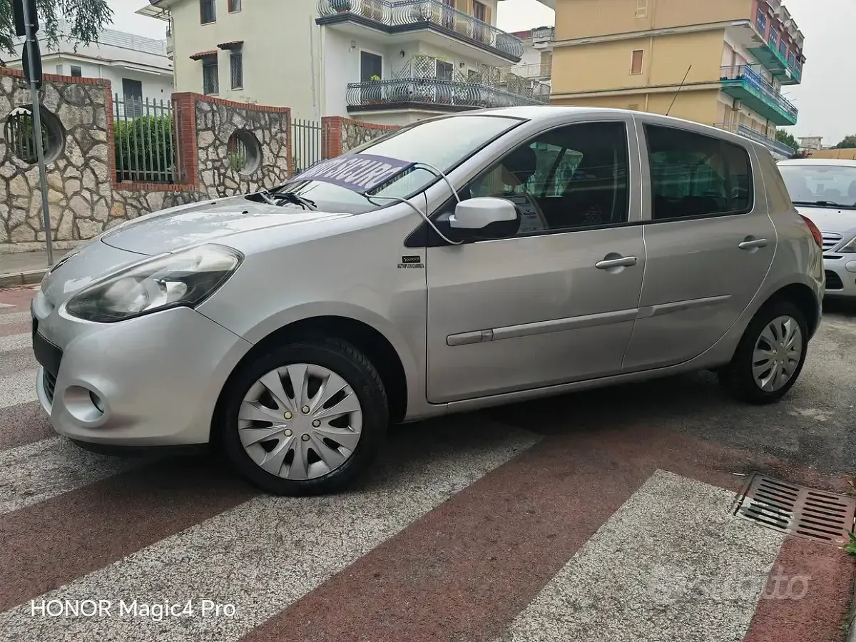 Usata Renault Clio II 75 CV (55 kW) 2011 Grigio Berlina