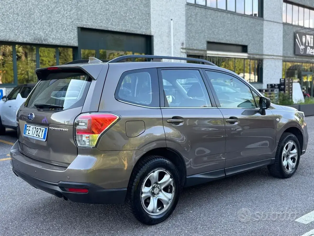 Usata Subaru Forester 150 CV (110 kW) 2016 Giallo SUV
