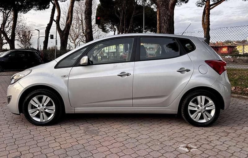 Usata Hyundai ix20 Comfort 90 CV (66 kW) 2012 Grigio Utilitaria