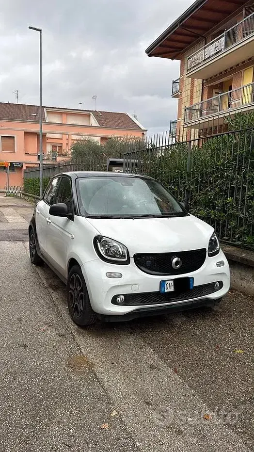Usata Smart ForFour Electric Drive 41 kW (56 CV) 2018 Bianco Utilitaria