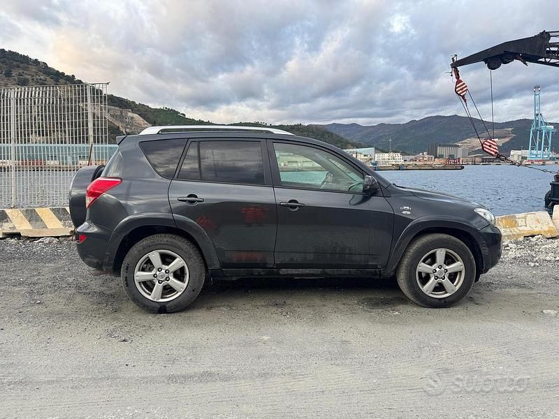 Usata Toyota RAV4 177 CV (130 kW) 2005 Grigio Station wagon
