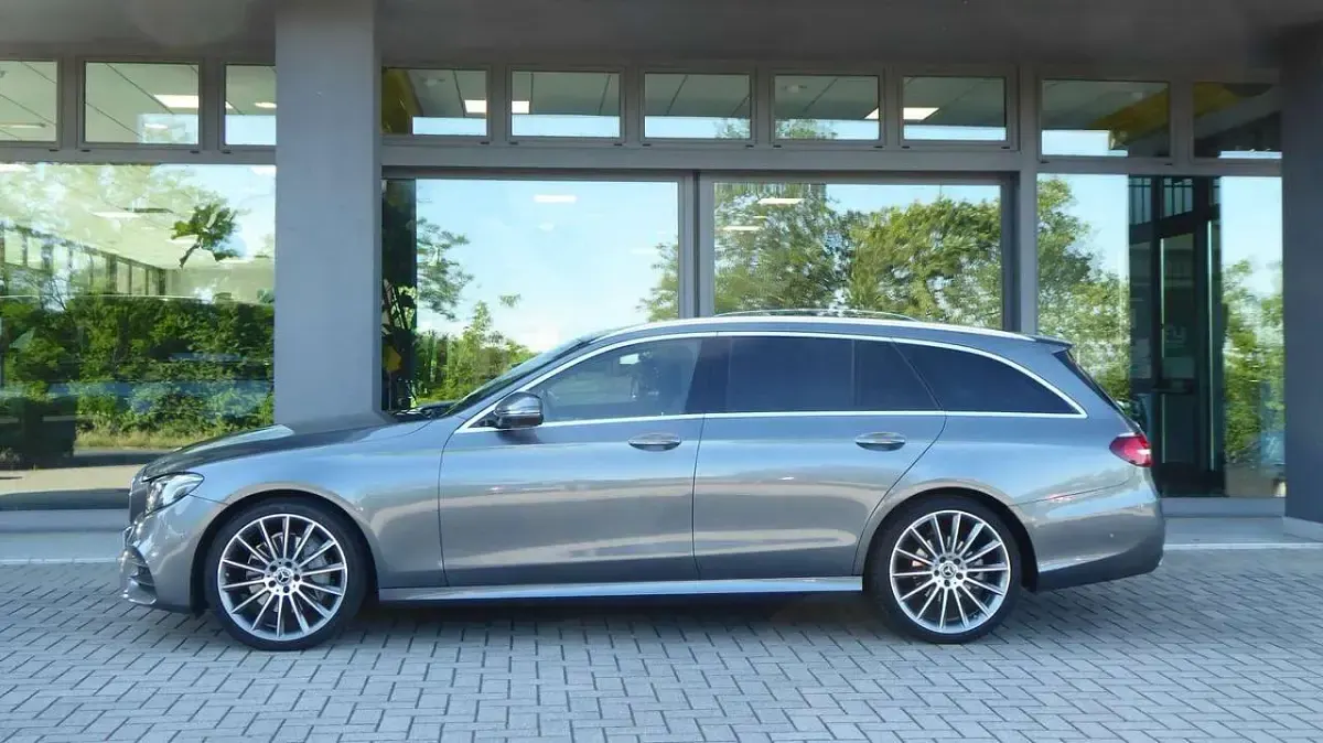 Usata Mercedes E220 Premium 194 CV (142 kW) 2020 Grigio Station wagon