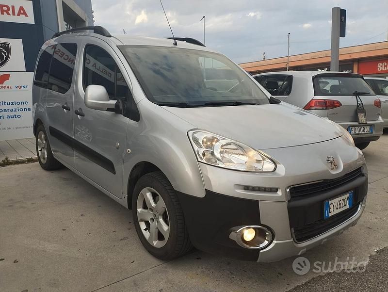 Usata Peugeot Partner Tepee Outdoor 115 CV (84 kW) 2015 Grigio Monovolume