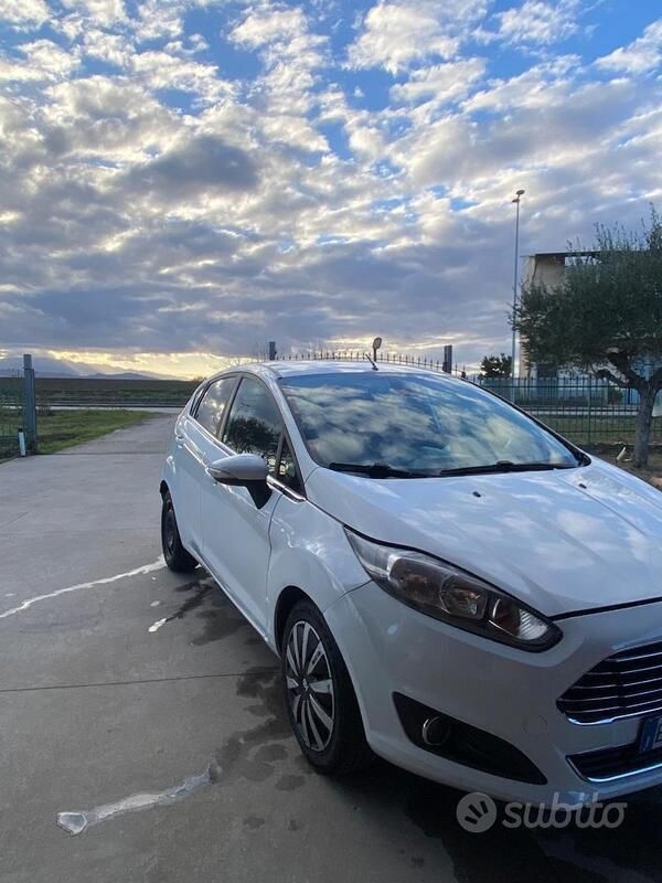 Usata Ford Fiesta 2011 Bianco Utilitaria