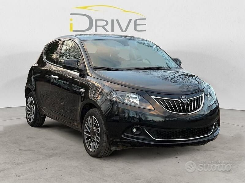 Usata Lancia Ypsilon Gold 69 CV (50 kW) 2023 Nero Utilitaria