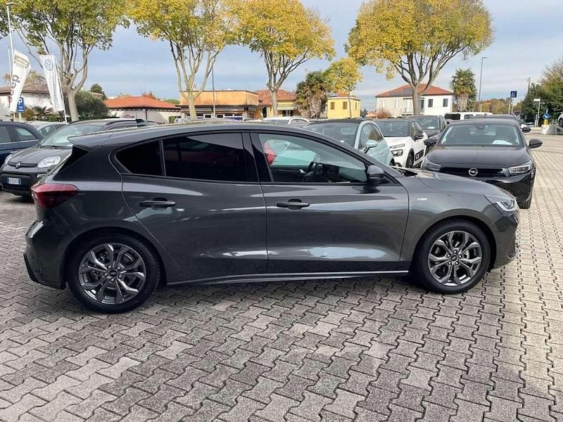 Usata Ford Focus ST-Line 116 CV (85 kW) 2025 Grigio Utilitaria