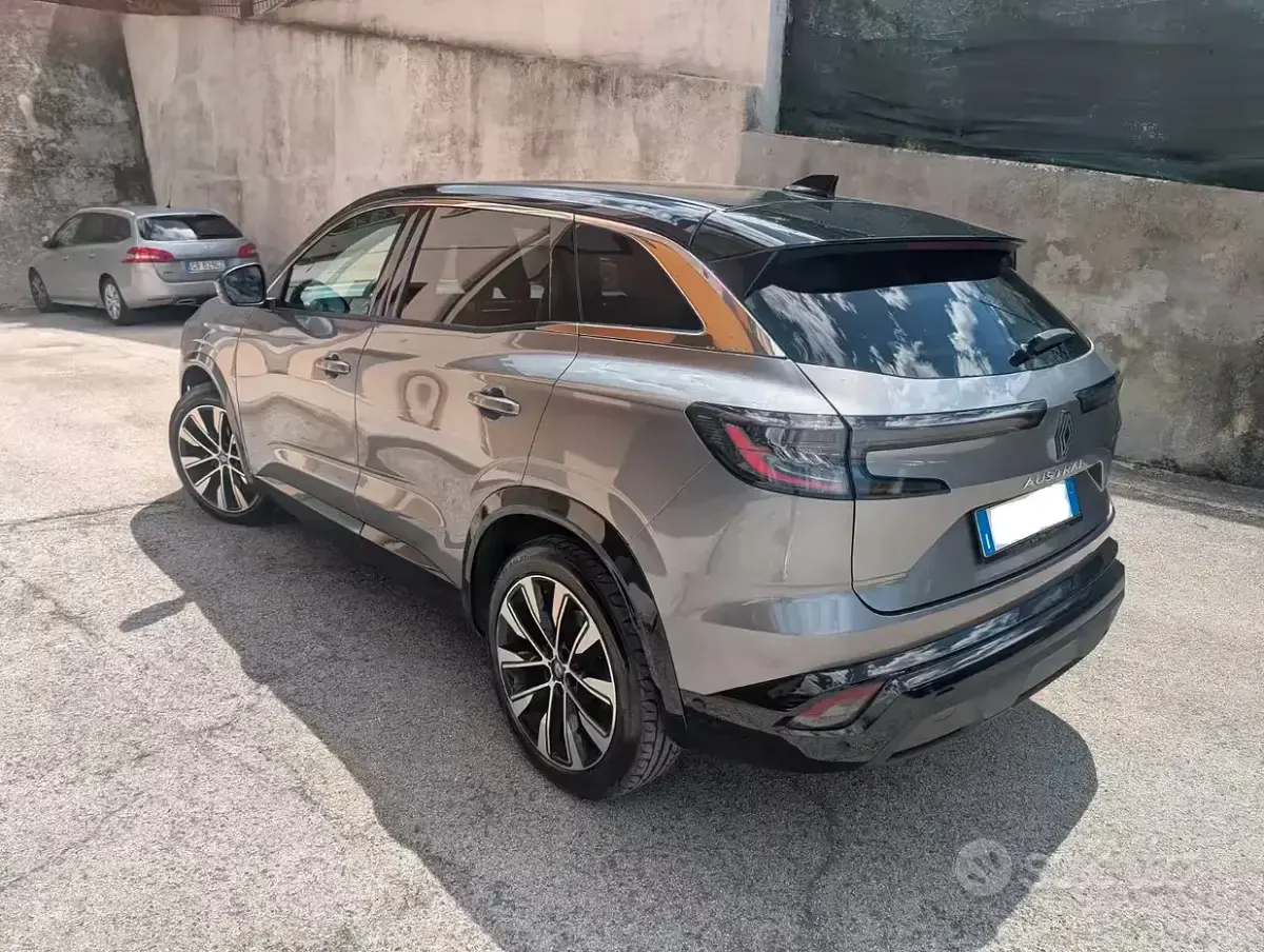 Usata Renault Austral Techno 158 CV (116 kW) 2024 Grigio SUV