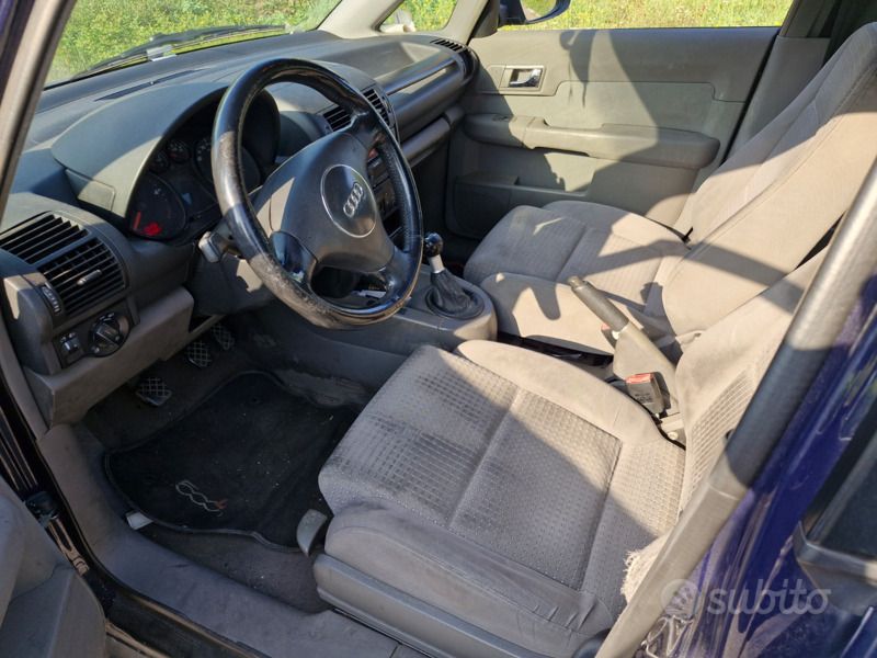 Usata Audi A2 Comfort 75 CV (55 kW) 2004 Blu/azzurro Utilitaria