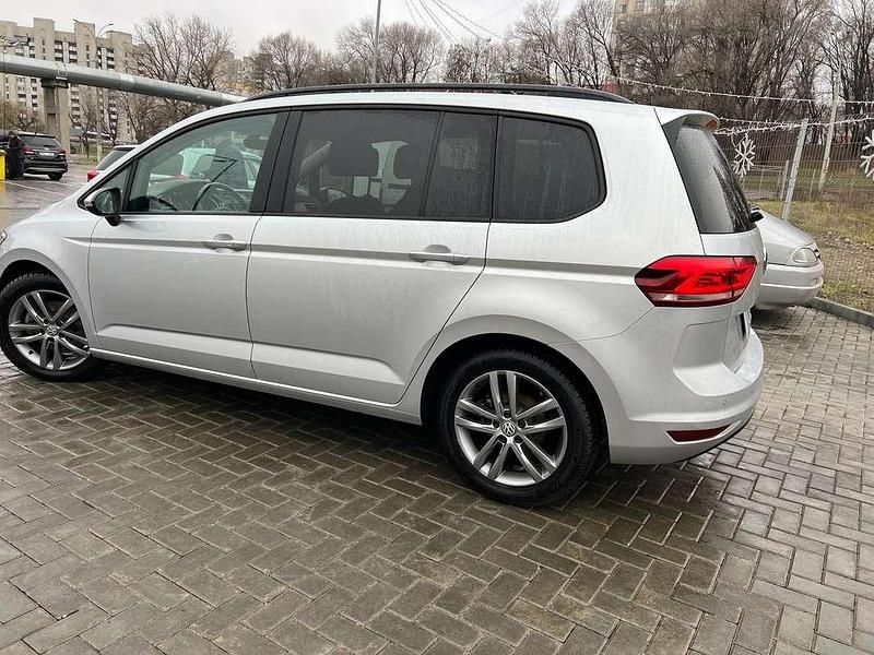 Usata VW Touran Trendline 116 CV (85 kW) 2017 Grigio Monovolume