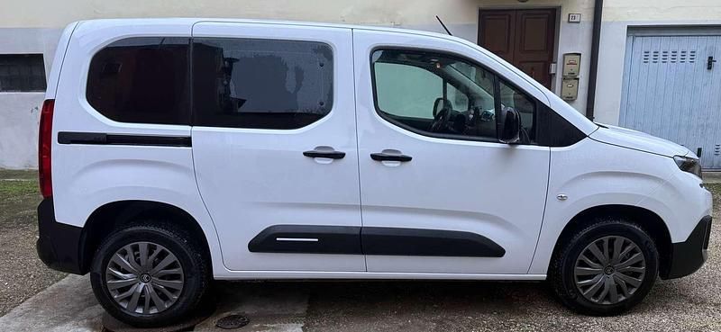 Usata Citroën Berlingo 131 CV (96 kW) 2025 Bianco Monovolume