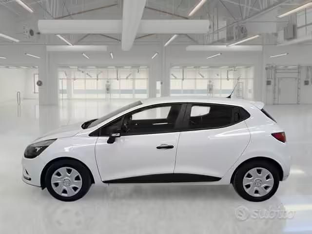 Second-hand Renault Clio IV 75 CP (55 kW) 2018 Alb Berlinǎ