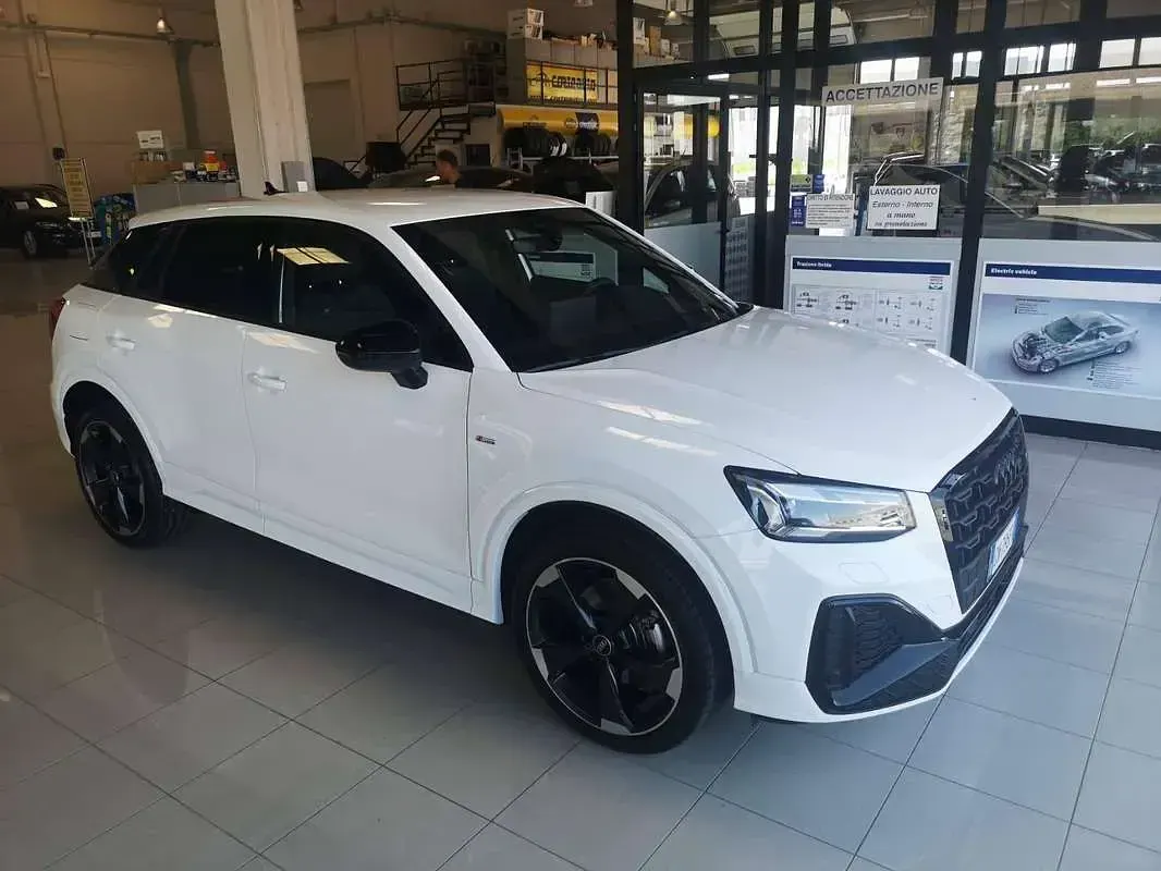 Usata Audi Q2 Ambiente 174 CV (127 kW) 2023 Bianco SUV
