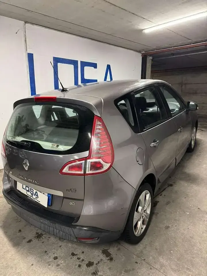 Usata Renault Scenic E-Tech Dynamique 110 CV (80 kW) 2009 Grigio Monovolume