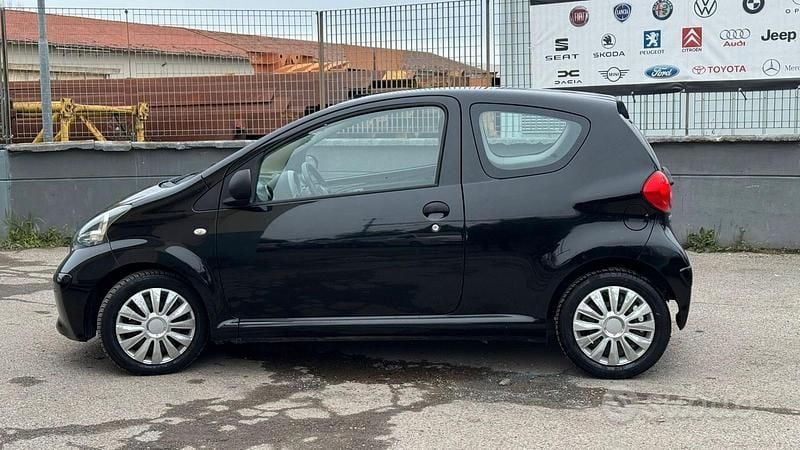 Usata Toyota Aygo Sol 67 CV (49 kW) 2007 Nero Utilitaria