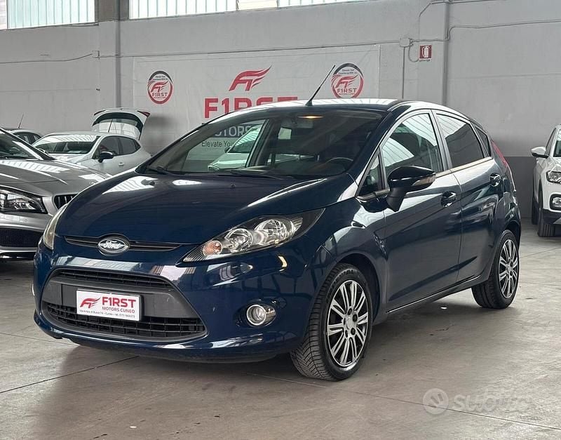 Usata Ford Fiesta Titanium 70 CV (51 kW) 2012 Blu Utilitaria