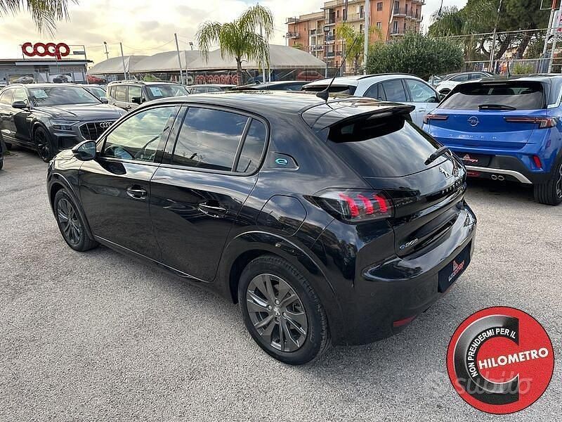 Usata Peugeot 208 Allure 100 kW (136 CV) 2021 Nero Utilitaria