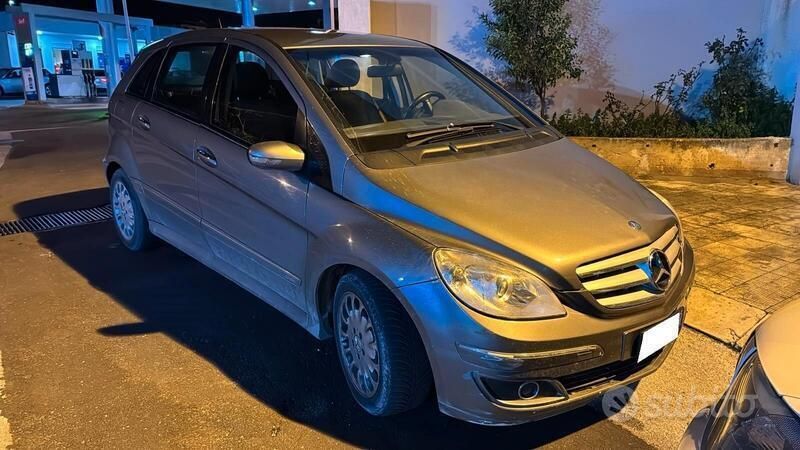Grigio Usata 2007 Mercedes B180 Monovolume | 1480 € (Super prezzo) - Immagine 1/4