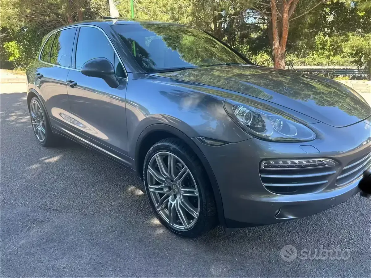 Usata Porsche Cayenne 245 CV (180 kW) 2013 Grigio SUV