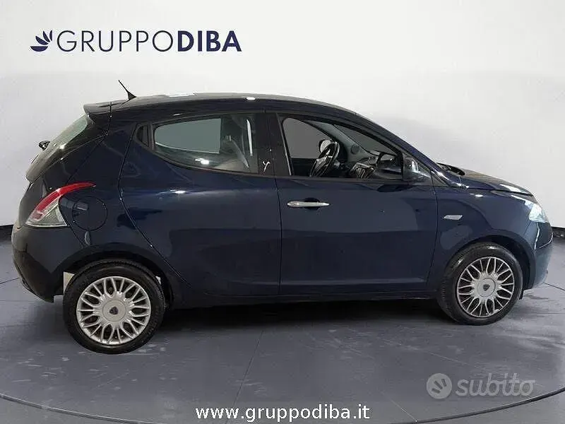 Usata Lancia Ypsilon Gold 69 CV (50 kW) 2017 Blu Utilitaria