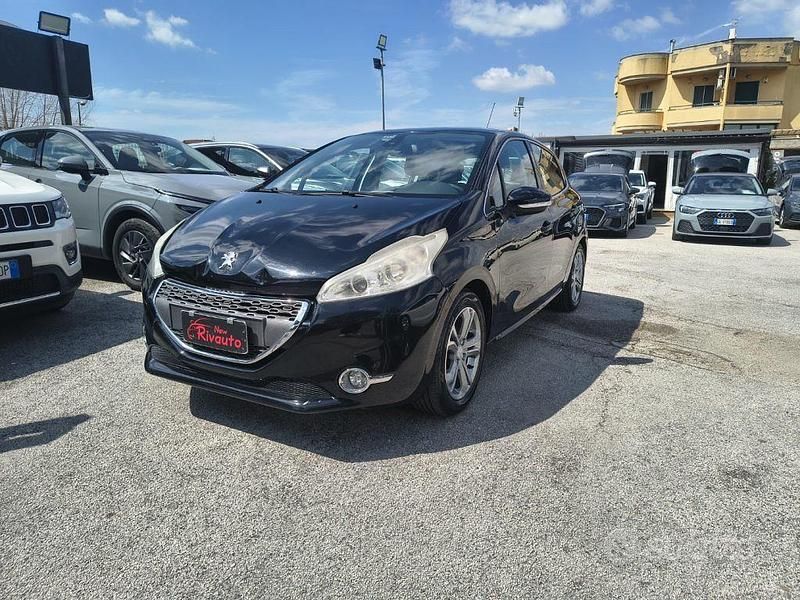 Usata Peugeot 208 Active 68 CV (50 kW) 2012 Nero Utilitaria