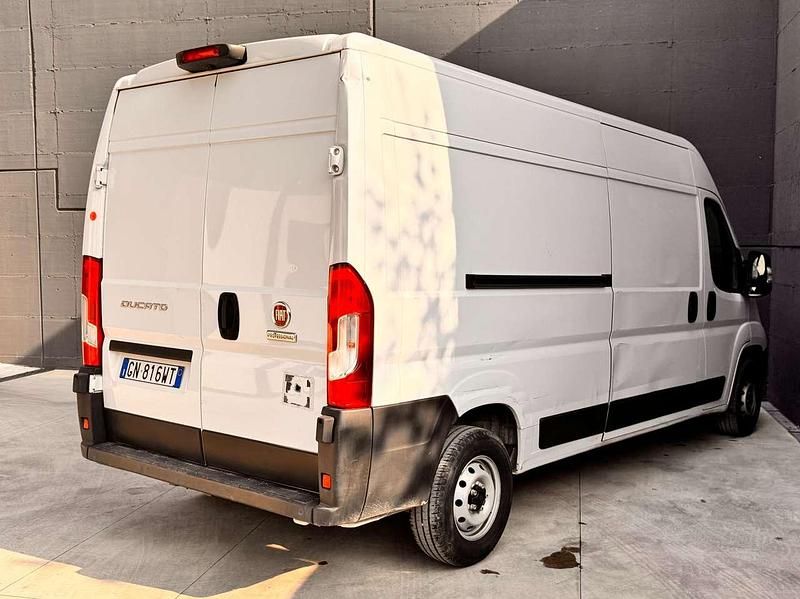 Usata Fiat Ducato 140 CV (102 kW) 2023 Bianco Furgone