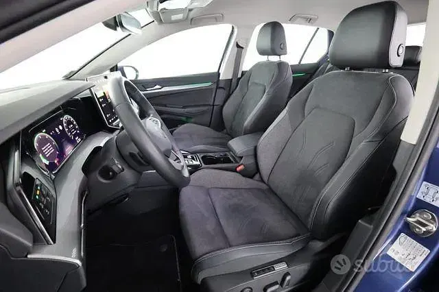 Usata VW Golf VIII Style 150 CV (110 kW) 2025 Blu Berlina