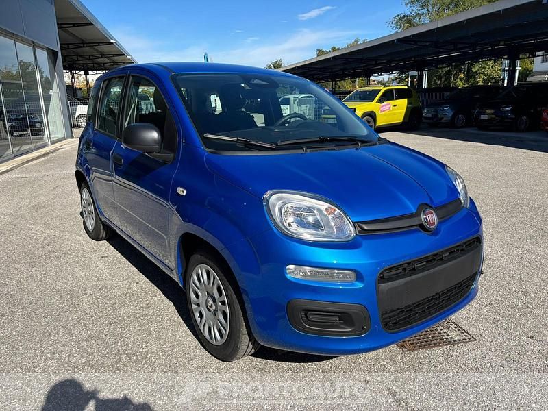 Nuova Fiat Panda 70 CV (51 kW) 2025 Blu/azzurrotessuto nero con monogramma fiat  fascia plancia antracite Utilitaria