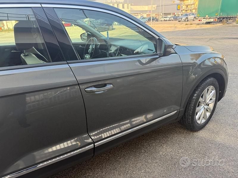 Usata VW T-Roc 150 CV (110 kW) 2020 Grigio SUV