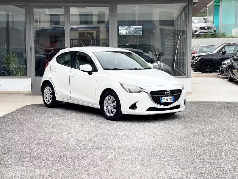 Usata Mazda 2 75 CV (55 kW) 2016 Bianco Berlina