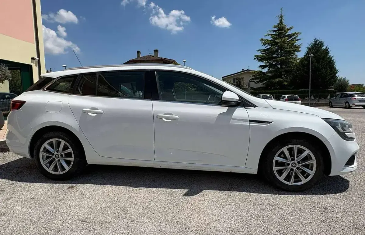Usata Renault Mégane GrandTour Bose Edition 110 CV (80 kW) 2018 Bianco Station wagon