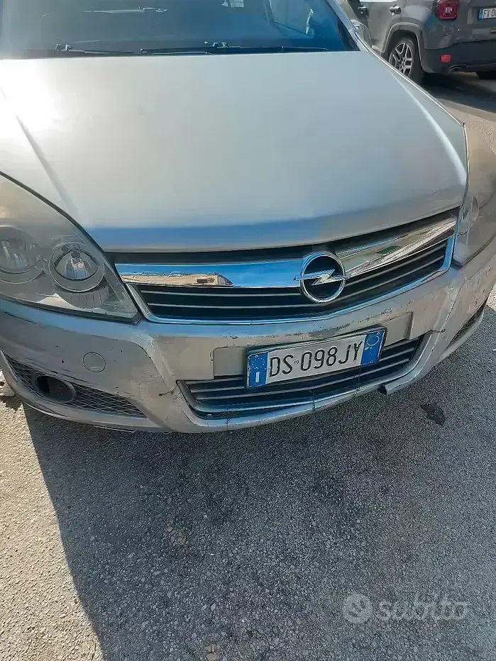 Usata Opel Astra 101 CV (74 kW) 2008 Grigio Berlina