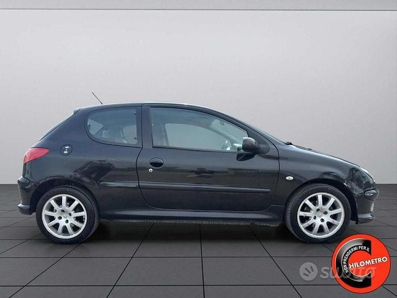 Usata Peugeot 206 109 CV (80 kW) 2005 Nero Utilitaria