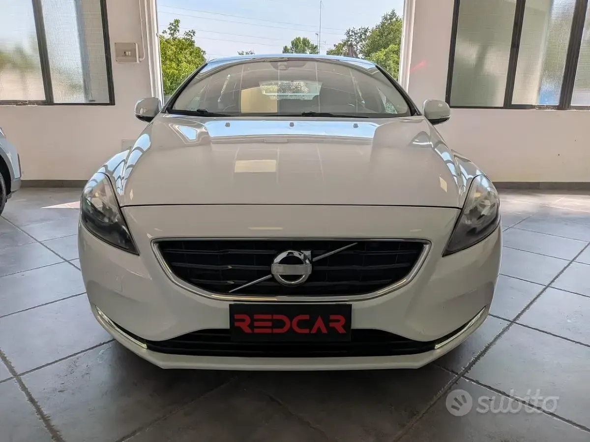 Usata Volvo V40 115 CV (84 kW) 2012 Bianco Utilitaria