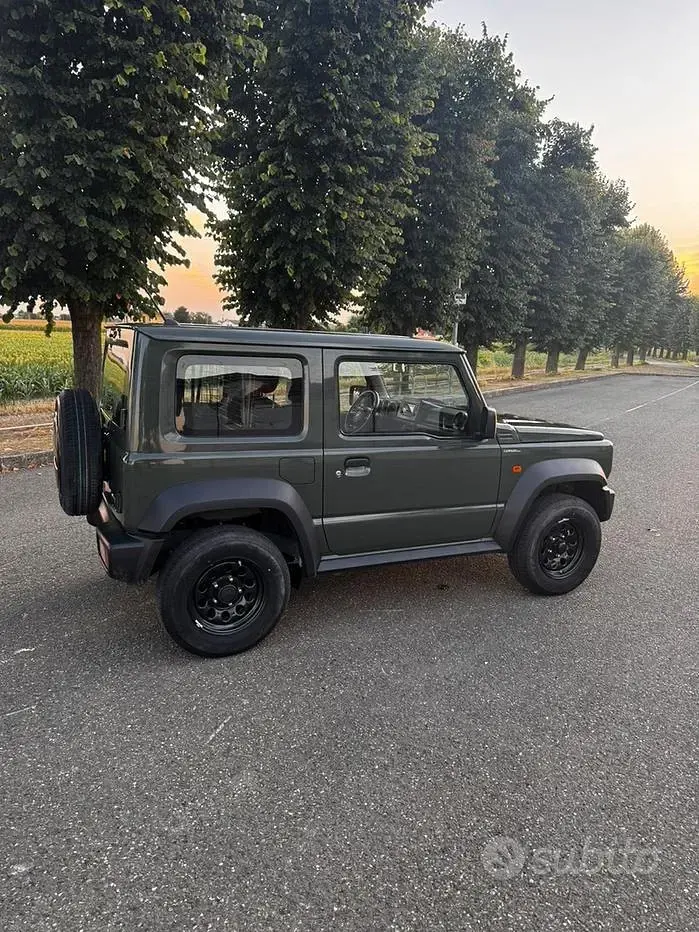 Usata Suzuki Jimny 102 CV (75 kW) 2021 Verde SUV