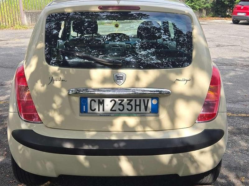 Usata Lancia Ypsilon 69 CV (50 kW) 2004 Giallo Utilitaria