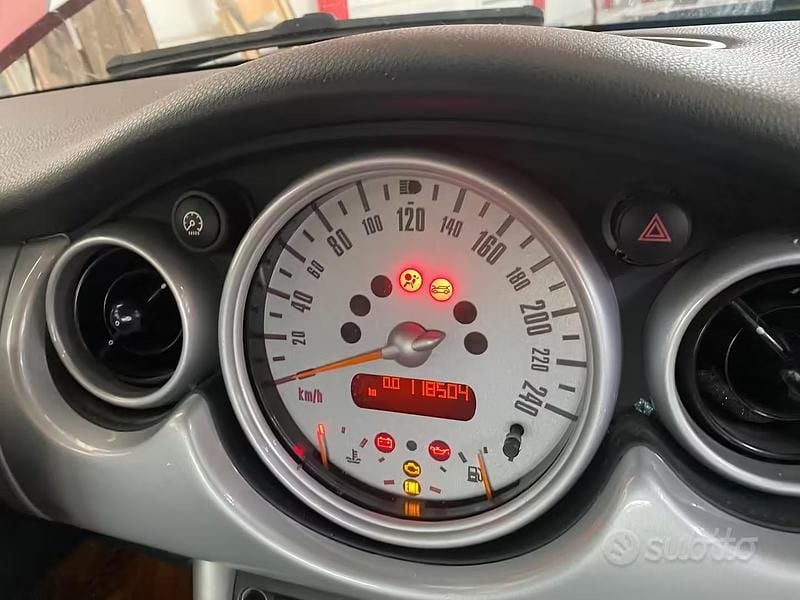 Usata Mini Cooper 116 CV (85 kW) 2002 Rosso Utilitaria