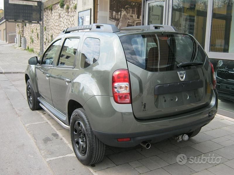 Usata Dacia Duster Lauréate 110 CV (80 kW) 2015 Verde SUV