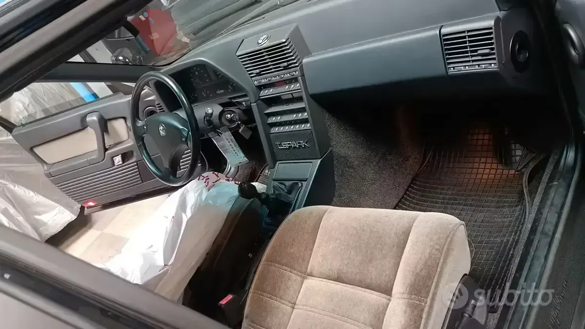 Usata Alfa Romeo 164 Super 144 CV (105 kW) 1994 Nero Berlina
