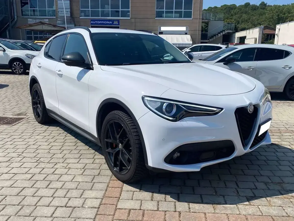 Usata Alfa Romeo Stelvio Business 190 CV (139 kW) 2019 Bianco SUV